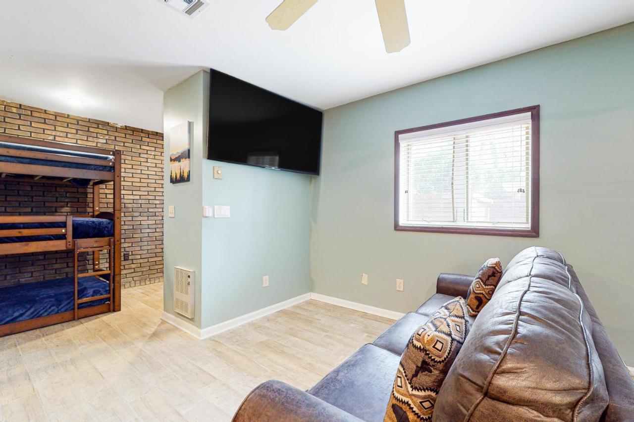 Smoky Mountain Castle Caretaker'S Apartment Sevierville Bagian luar foto