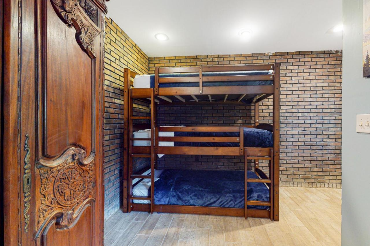 Smoky Mountain Castle Caretaker'S Apartment Sevierville Bagian luar foto